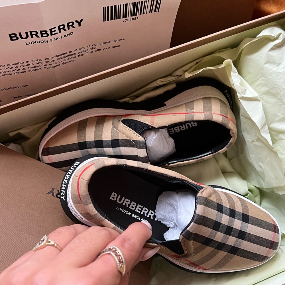 Kids Burberry Shoes - Picture 4 of 6